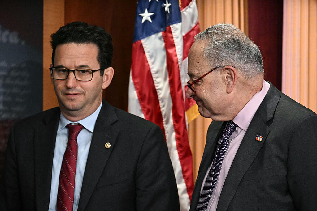 Rencontrez le sénateur juif émergeant comme l'héritier de Chuck Schumer apparent