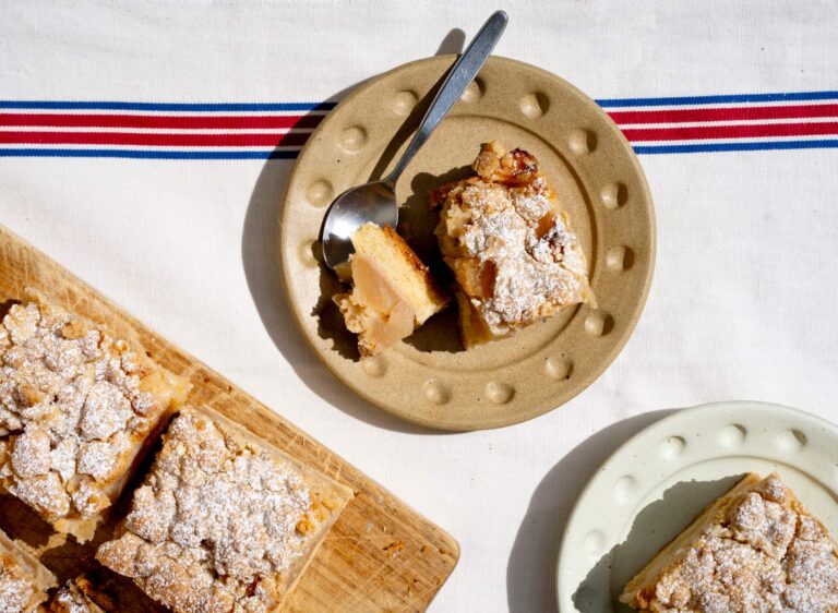 Un gâteau de pomme polonais avec Streusel, Racines à court-circuit et juives profondes