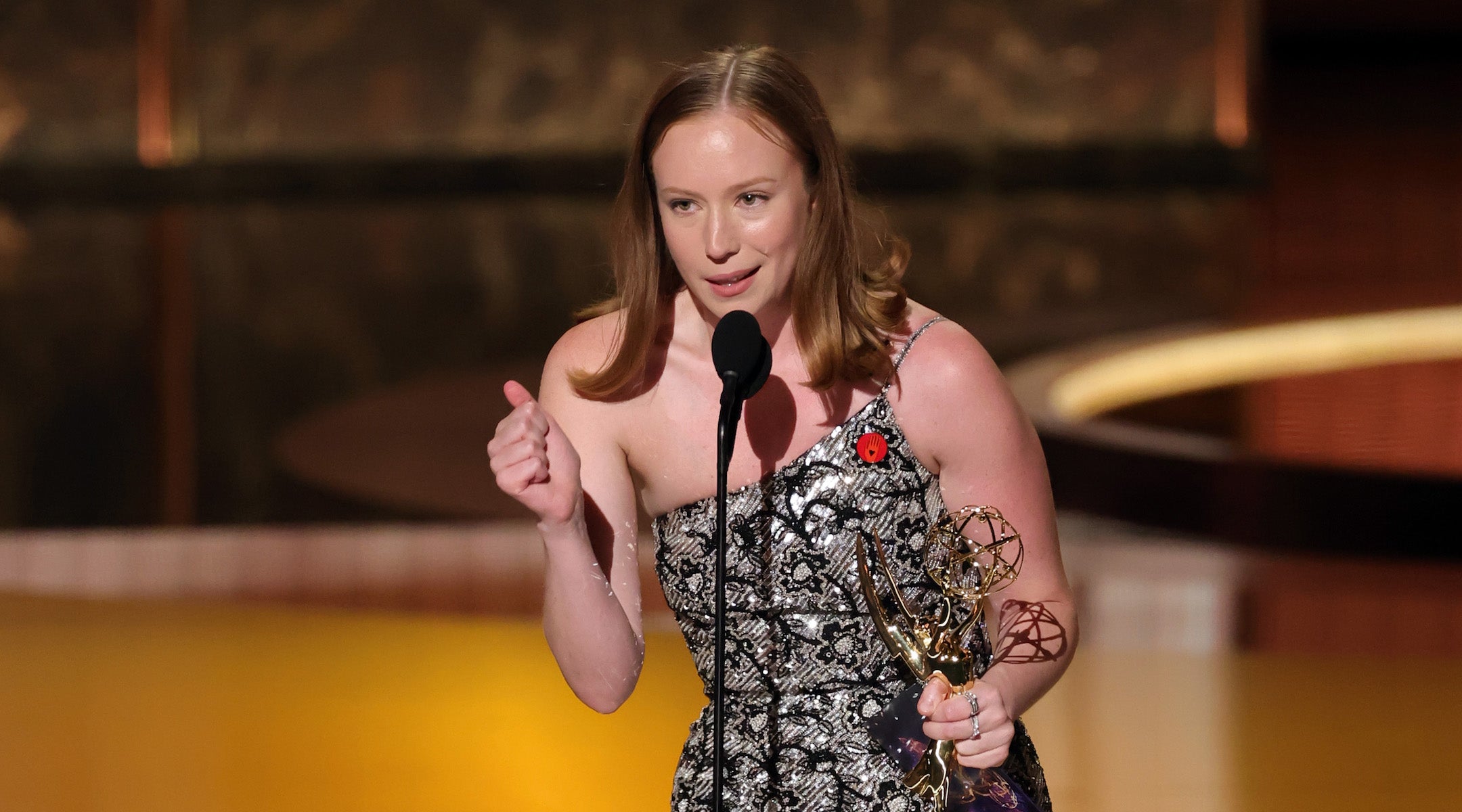 Hannah Einbinder accepting an Emmy