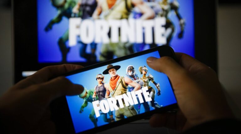Au milieu du tollé, Fortnite supprime le mouvement de danse du pacificateur 'qui qui, selon les utilisateurs, ressemblait à une croix gammée