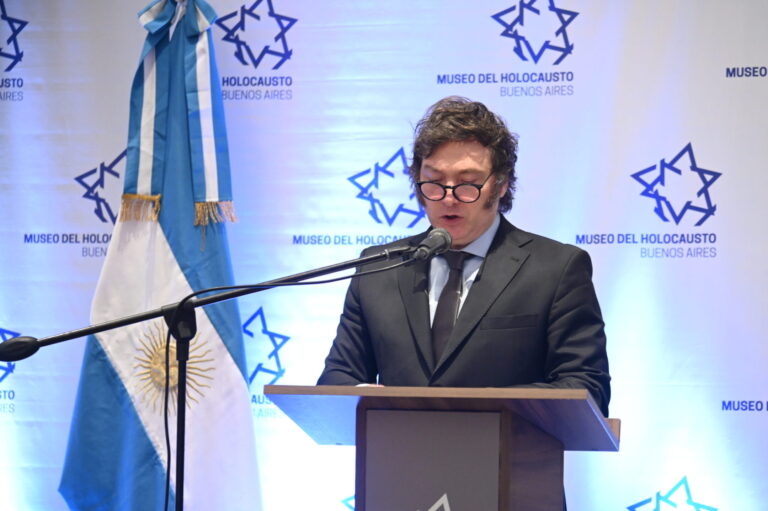 `` Aujourd'hui, nous brûlons les Juifs '', les étudiants argentins chantent une vidéo virale prise en voyage de fin d'études
