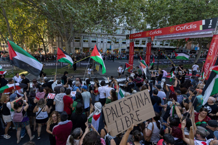 Banners, punaises et accidents: les manifestations mènent une équipe de cyclisme pro pour retirer «Israël» de ses maillots