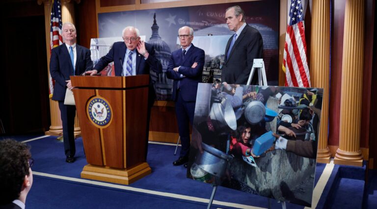 `` C'est le génocide '', dit Bernie Sanders à propos de Gaza, devenant le premier sénateur américain à le faire