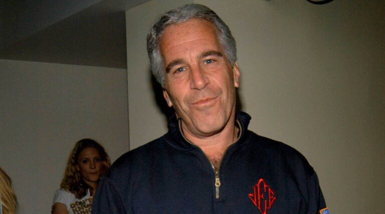 Dans l'hommage d'anniversaire d'Epstein, traces de sa surface de l'éducation juive aux côtés des contes Lurid