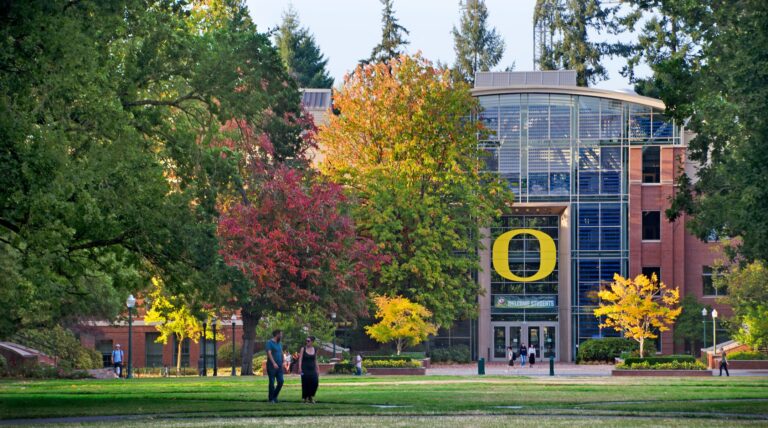 Des professeurs d'études juives à l'Université de l'Oregon pour protéger leur emploi contre les coupes budgétaires redoutées