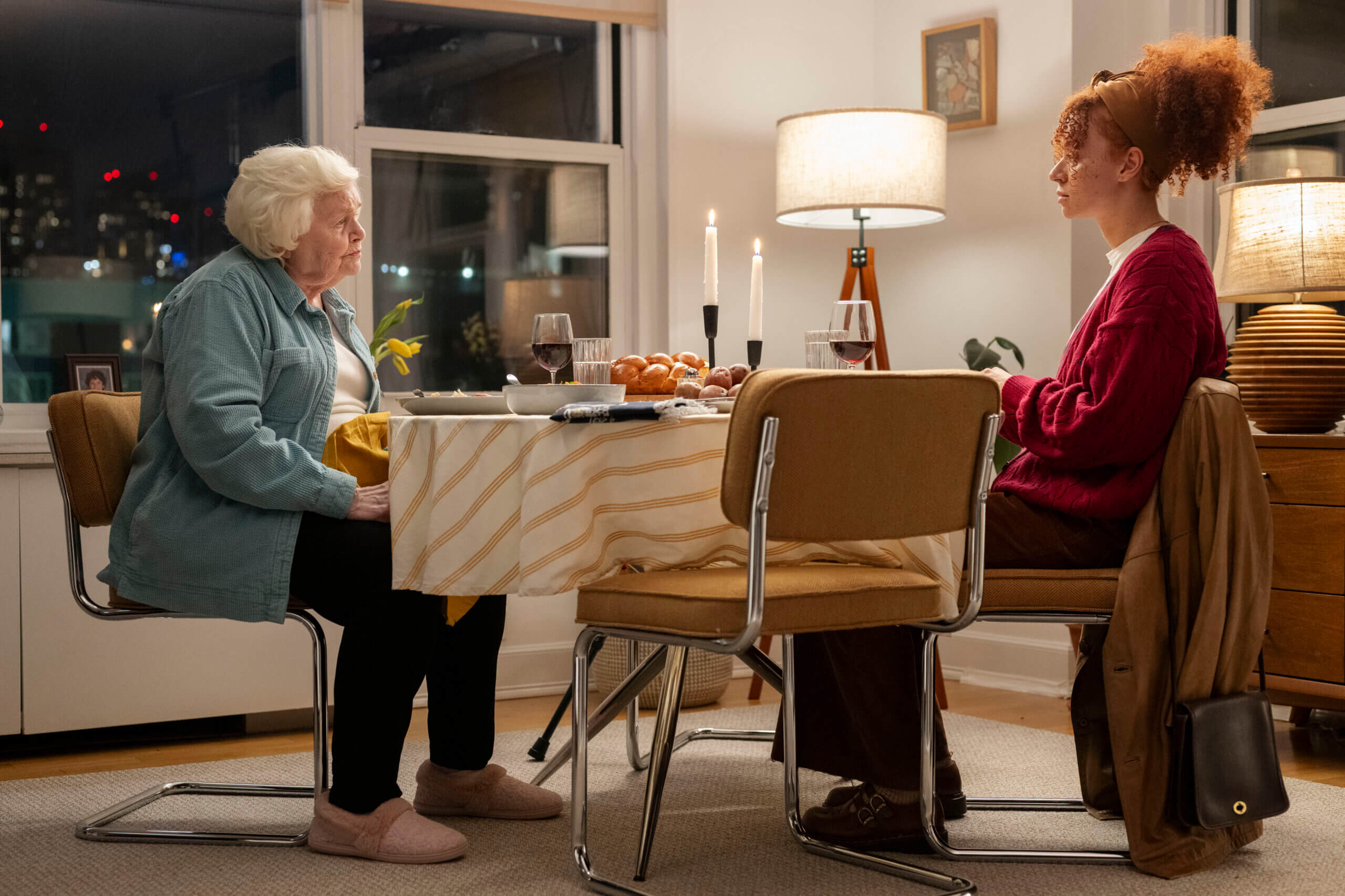 `` Eleanor the Great '' est une comédie agréable à la foule avec un concept de l'Holocauste nauséabond