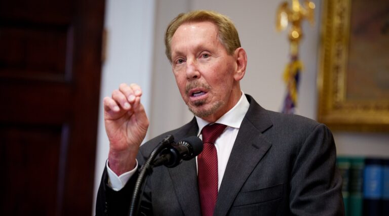 Le PDG de juif d'Oracle, Larry Ellison, est brièvement en tête de liste en tant qu'homme le plus riche du monde