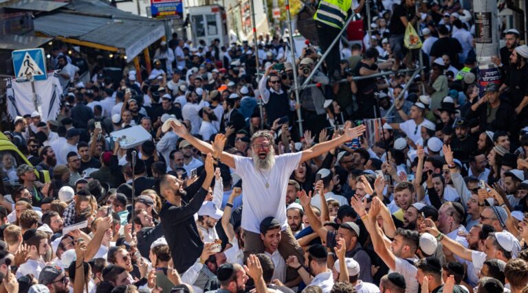 Le pèlerinage annuel de Rosh Hashanah en Ukraine est assombri par des arrestations d'étudiants yeshiva en Israël