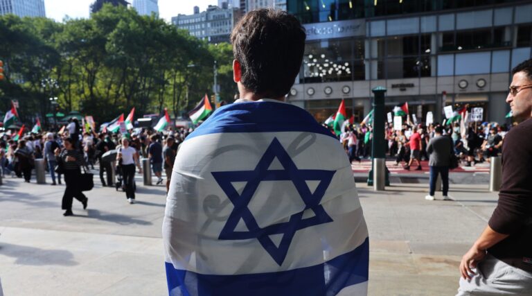 Les Américains sympathisent désormais davantage avec les Palestiniens qu'Asraéliens, le sondage trouve le sondage