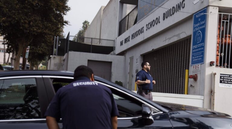 Les principaux groupes juifs exhortent les synagogues à demander des subventions de sécurité fédérales malgré les termes de Trump