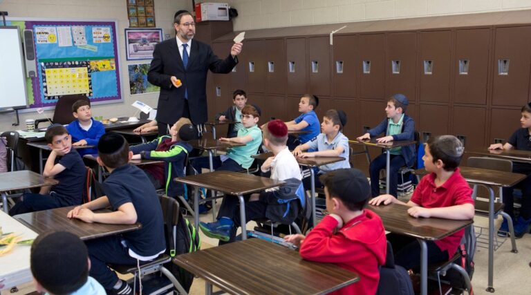 New York devient la dernière expérience en subventions pour les frais de scolarité du jour juif