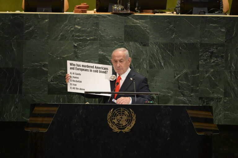 Pourquoi Netanyahu portait-il un code QR à l'ONU, et où a-t-il conduit?