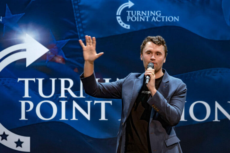 Qui était Horst Wessel, et pourquoi les gens comparent-ils Charlie Kirk à lui?