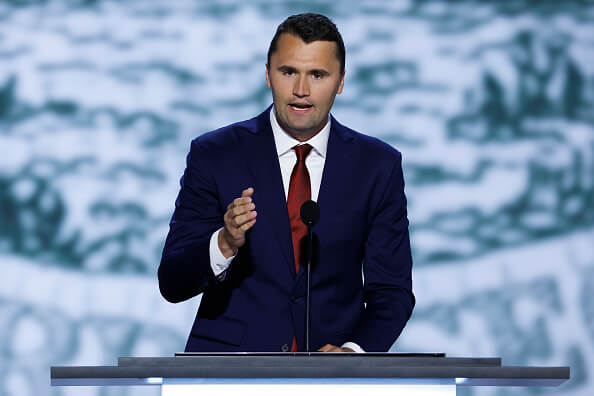 Une marque de vêtements juive fait Charlie Kirk Yarmulkes