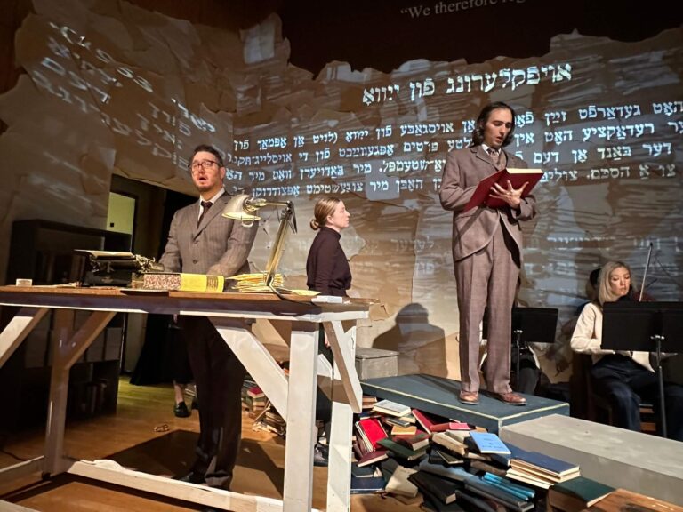 Une œuvre sans précédent et inachevée de la bourse yiddish est maintenant un opéra