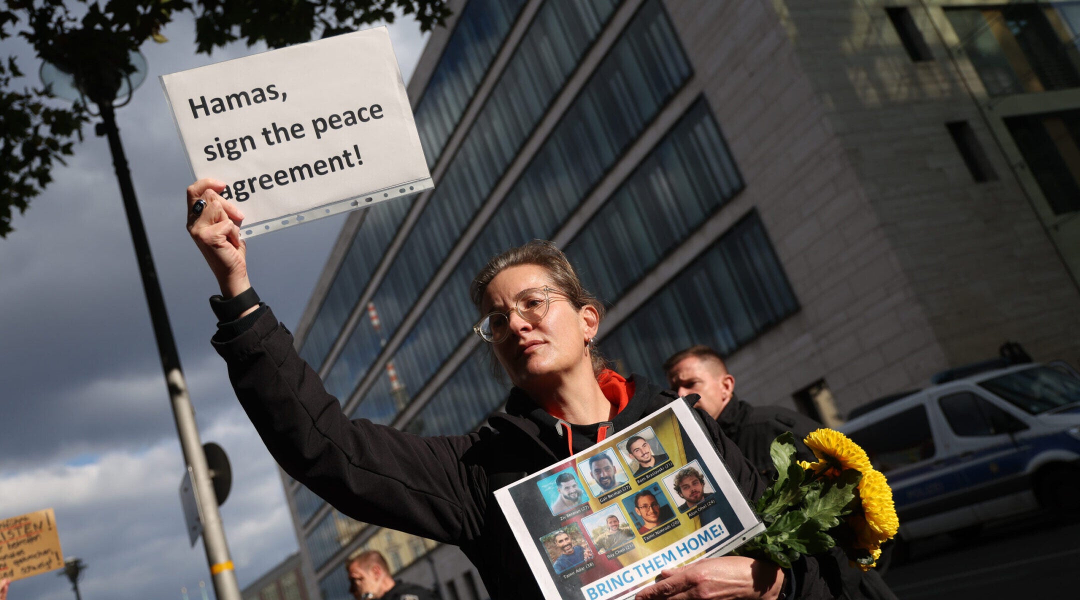 Le Hamas dit qu'il est prêt à publier tous les otages israéliens mais n'offre pas `` oui '' clair au plan de Trump