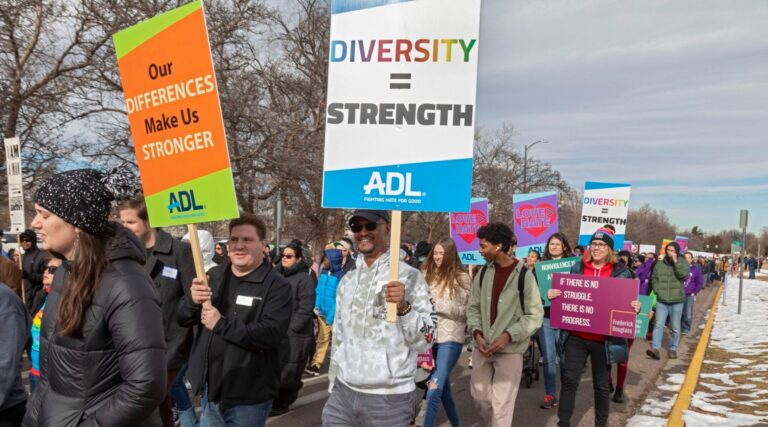 L'ADL supprime « Protéger les droits civils » de son site Web car elle restreint sa mission au milieu d'attaques de droite