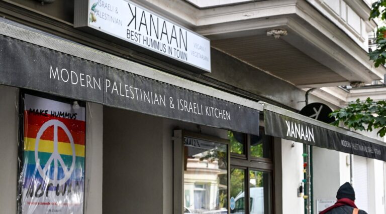 La guerre a ravagé leur bar à houmous berlinois. Mais les partenaires israélo-palestiniens derrière Kanaan voient une voie à suivre.