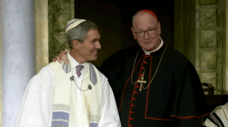 La synagogue de New York accueille l'archevêque catholique et Sandy Koufax Jersey pour marquer des étapes de 60 ans dans l'histoire juive américaine