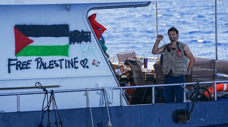 New Aid Flotilla se rapproche de la côte de Gaza, avec Greta Thunberg et un activiste juif à bord