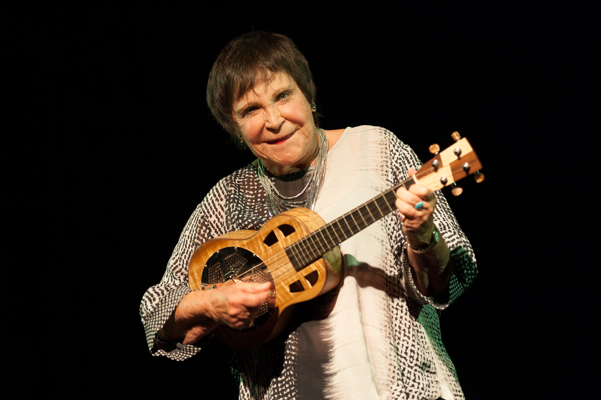 Un comédien juif de 91 ans est entré dans un pub - et à l'extérieur avec mon cœur