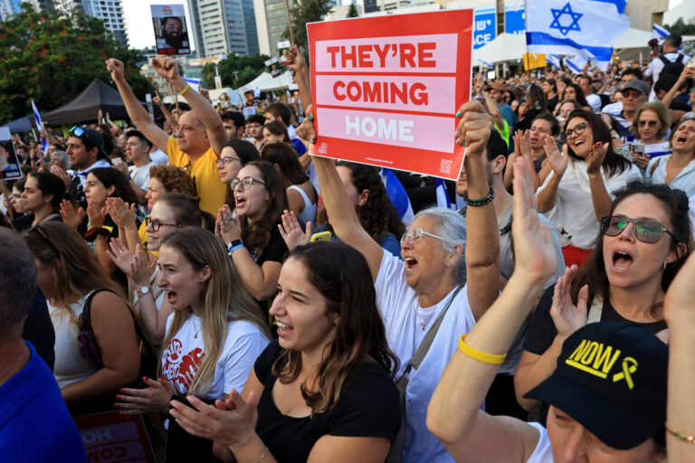 אַלע 20 לעבעדיקע ערובֿניקעס זענען צוריק אין ישׂראלLes 20 otages vivants sont de retour en Israël
