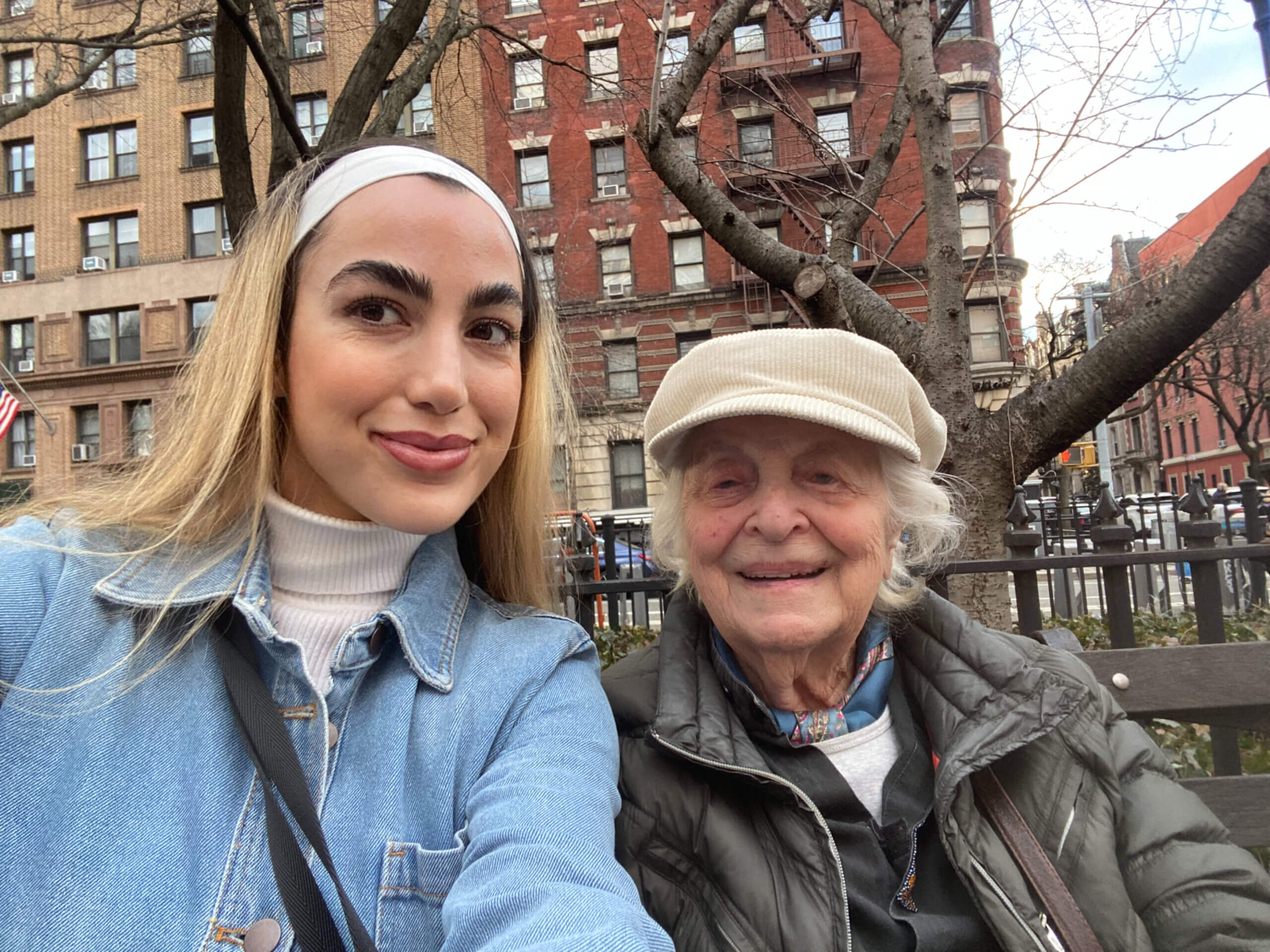 Une jeune femme musulmane a emménagé avec une actrice juive de 96 ans – et c'était bashert