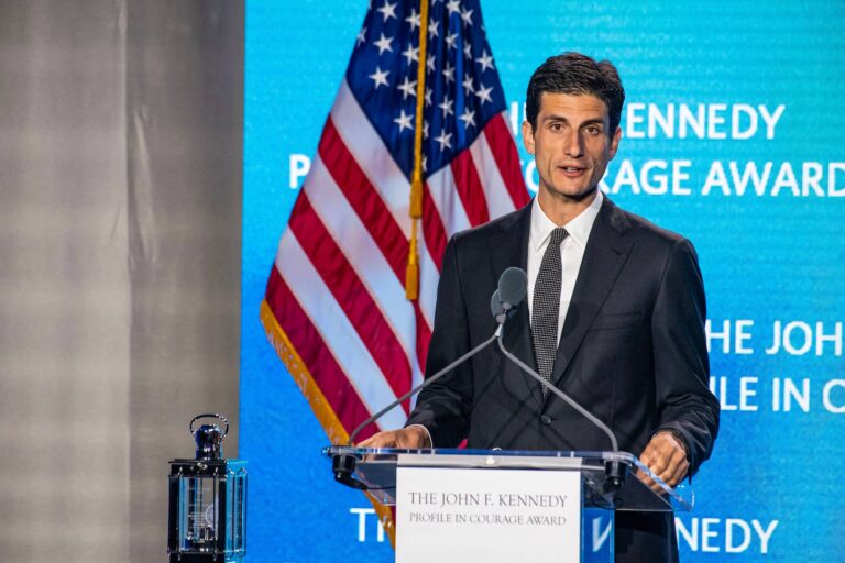 Exclusif : Jack Schlossberg, dans sa candidature au siège de Nadler, fait de la sécurité des Juifs sa première priorité