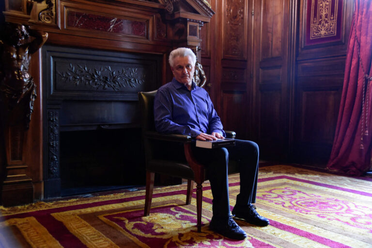 John Irving s’est toujours senti comme un étranger – est-ce tout ce qu’il pense qu’il y a dans la judéité ?