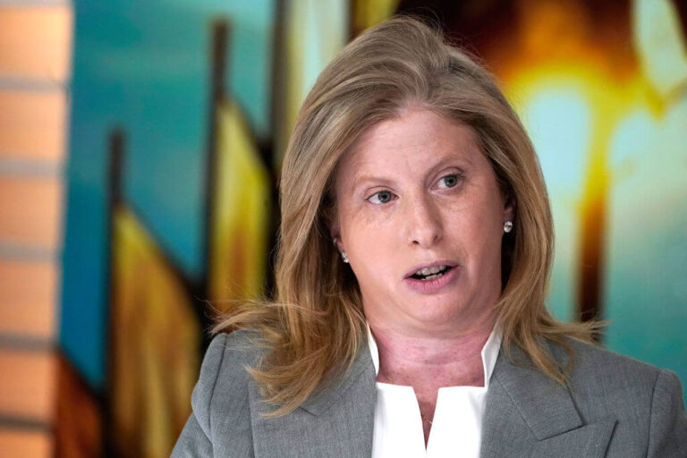 La commissaire du NYPD, Jessica Tisch, s'excuse d'avoir permis des « troubles » à l'extérieur de la synagogue