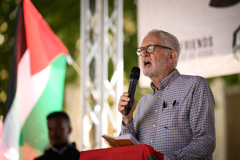 Pourquoi le soutien de Jeremy Corbyn à Zohran Mamdani alimente les craintes d'antisémitisme