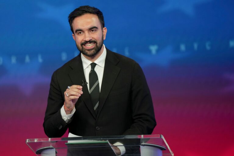 Pourquoi les dirigeants hassidiques de Satmar ont soutenu Zohran Mamdani comme maire, stupéfiant de nombreux électeurs juifs