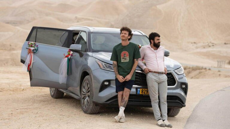 Sur les traces d'une colombe inestimable, un groupe de Palestiniens et d'Israéliens découvrent que la paix est pour les oiseaux