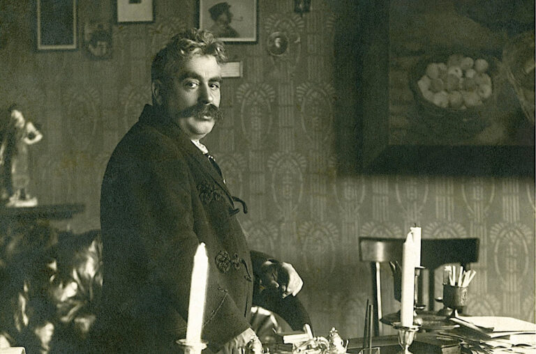 אַ קאַטאַלאָג װאָס שילדערט די געשיכטע פֿון ייִדיש־שאַפֿערישקייט איבער דער וועלט Un catalogue qui retrace l'histoire de la créativité yiddish à travers le monde