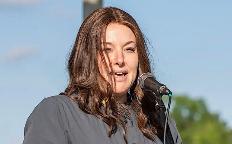 טשיקאַוועסן: די ערשטע פֿרומע ייִדישע בירגער־מײַסטערין אין Lire la suite : La première femme maire juive orthodoxe aux États-Unis