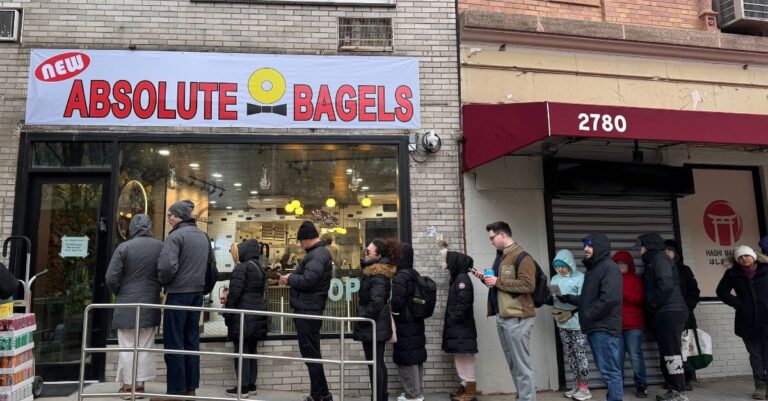 Absolute Bagels est de retour – et les New-Yorkais juifs font la queue en masse