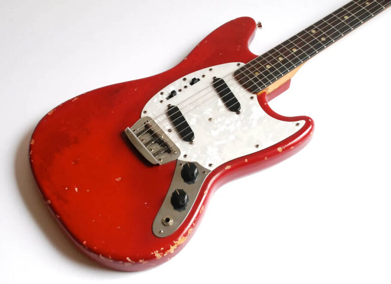 Comment j'ai trouvé la liberté dans un Seder de Pâque, un ampli et une guitare Fender Duo-Sonic rouge