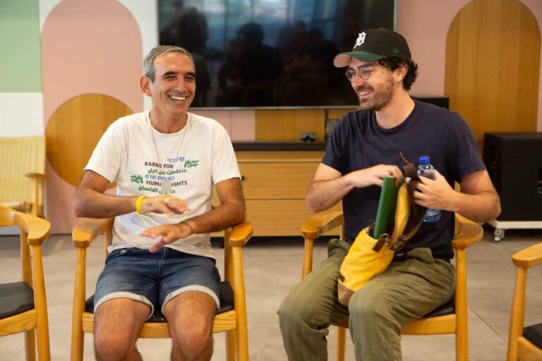 J'ai été interrogé par les autorités israéliennes – je sais pourquoi elles sont terrifiées par les militants pacifistes comme moi