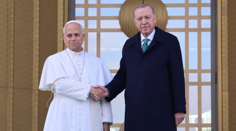 Le pape Léon rencontre Erdogan et déclare que la solution à deux États est la « seule » voie à suivre au Moyen-Orient