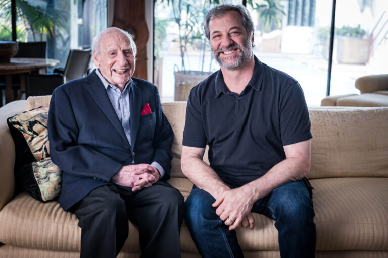 Judd Apatow explique pourquoi l'influence de Mel Brooks « durera aussi longtemps que nos blagues »