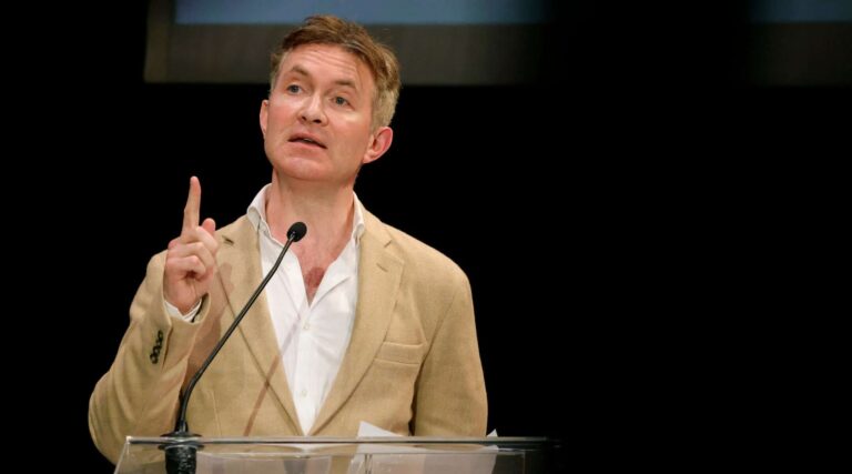 Le commentateur conservateur britannique pro-israélien Douglas Murray rejoint l’Université Yeshiva