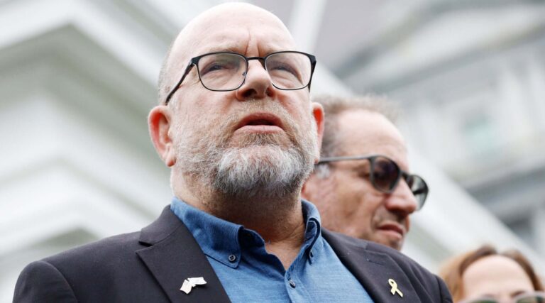 Le père d’un ancien otage israélien rejoint Columbia en tant que professeur d’histoire juive