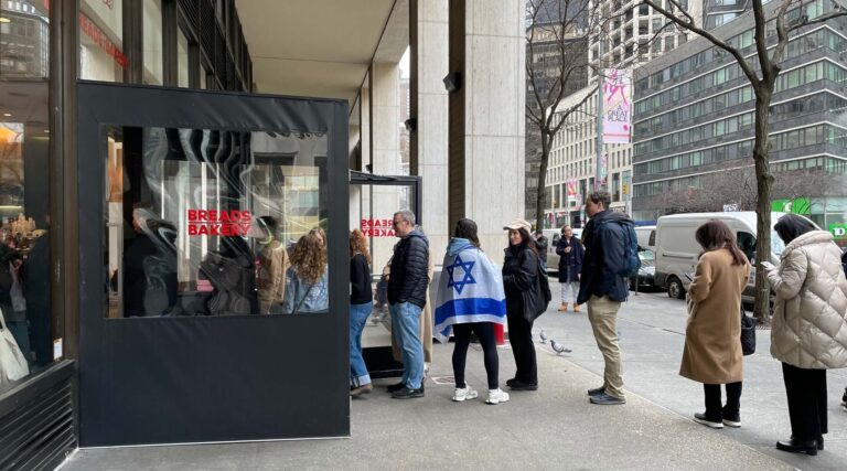 Les travailleurs de Breads Bakery peuvent-ils vraiment exiger que les propriétaires israéliens coupent les liens avec Israël ? Les experts du travail interviennent.