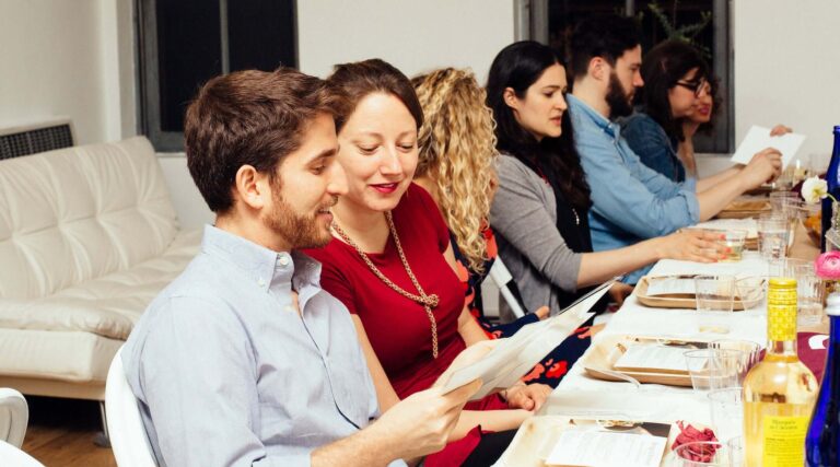 OneTable réinvente le programme du dîner de Shabbat face aux problèmes de sécurité, aux licenciements et à la crise budgétaire