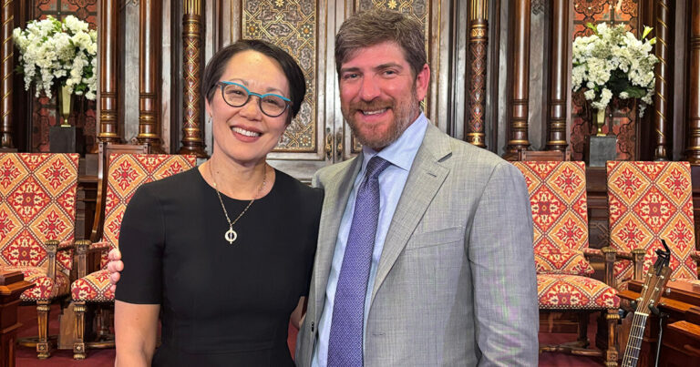 Plus de 8 500 personnes ont fait un don pour soutenir la synagogue du Mississippi endommagée par un incendie criminel