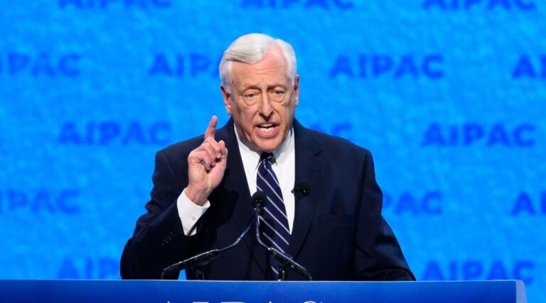 Steny Hoyer, démocrate pro-israélien de longue date, annonce sa retraite du Congrès