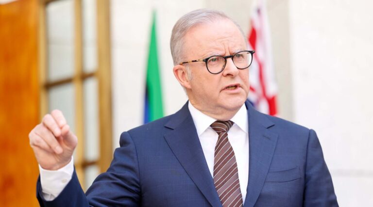 Suite aux pressions des dirigeants juifs, le Premier ministre australien Anthony Albanese annonce une enquête sur l'attaque de Bondi