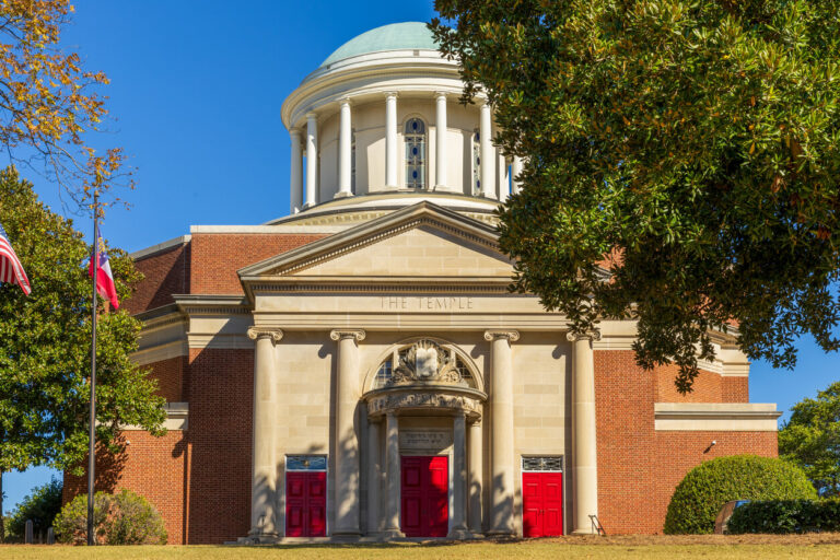Un pyromane a incendié une synagogue du Mississippi. Cela semble terriblement familier.