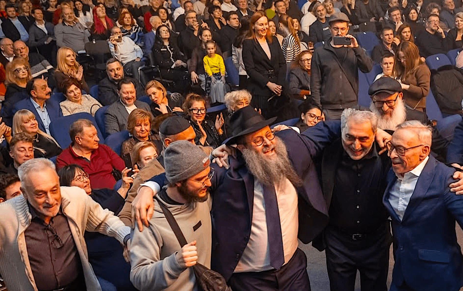 טשיקאַוועסן: אין שאָטן פֿון מלחמה בליט ייִדיש לעבן אין Article suivant : À l'ombre de la guerre, la vie juive prospère à Rostov, en Russie