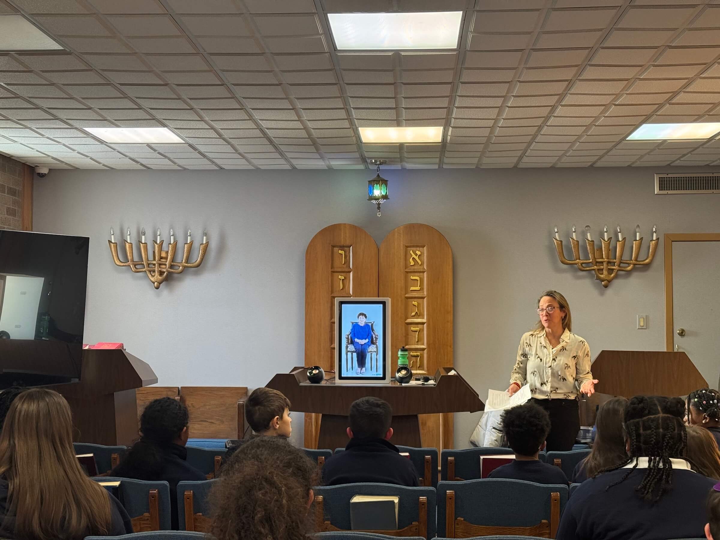 Alors que la dernière génération de survivants de l’Holocauste meurt, l’IA est-elle l’avenir de l’éducation à l’Holocauste ?